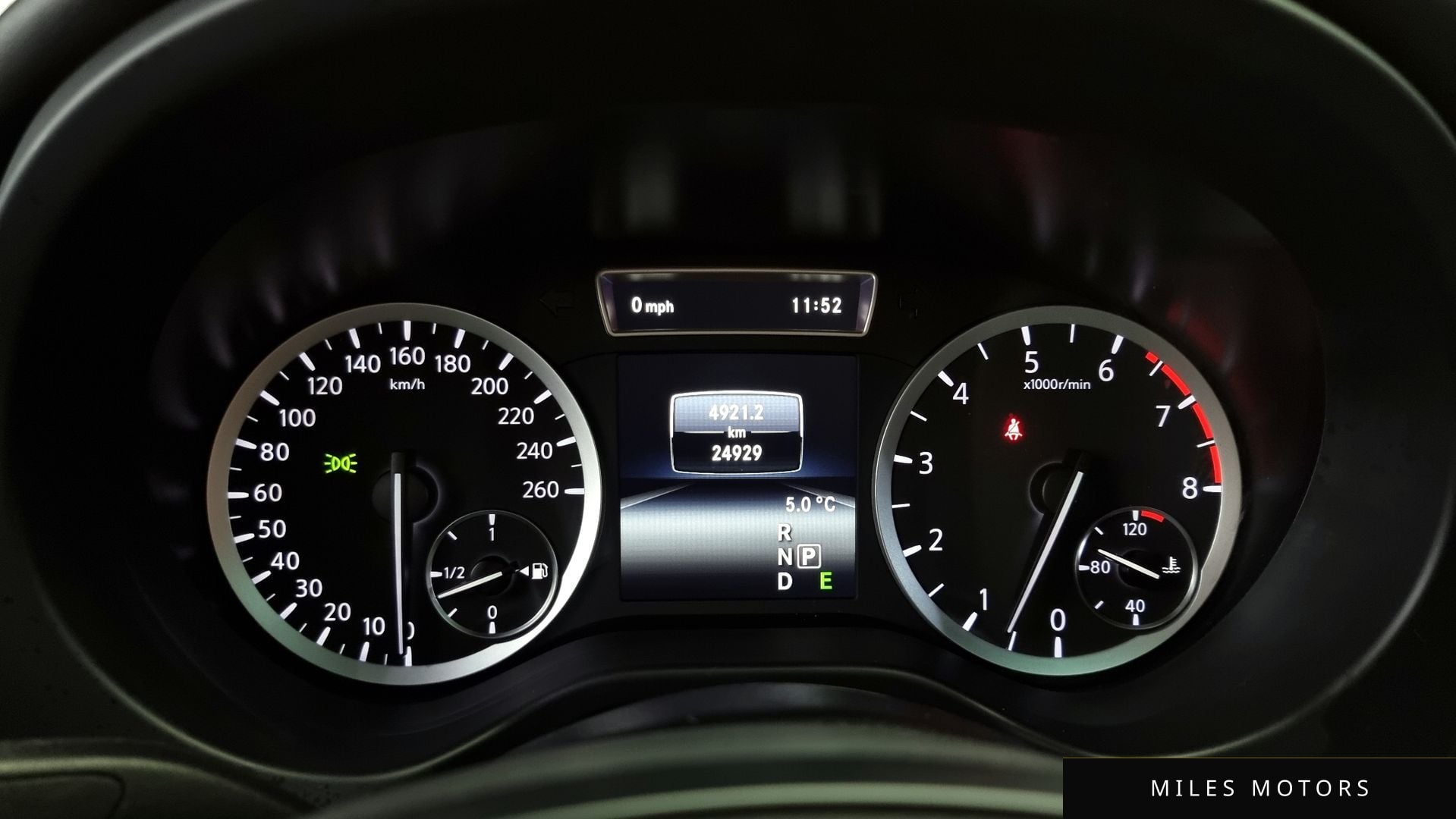 Infiniti Q30 2017 — миниатюра 8