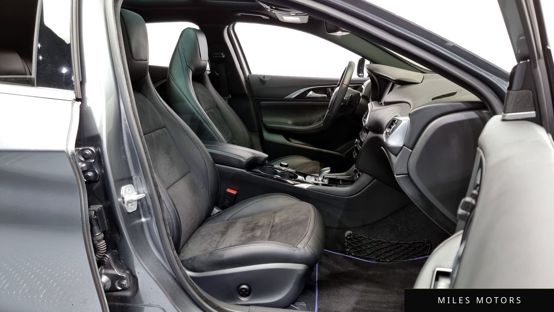Infiniti Q30 2017 — миниатюра 11