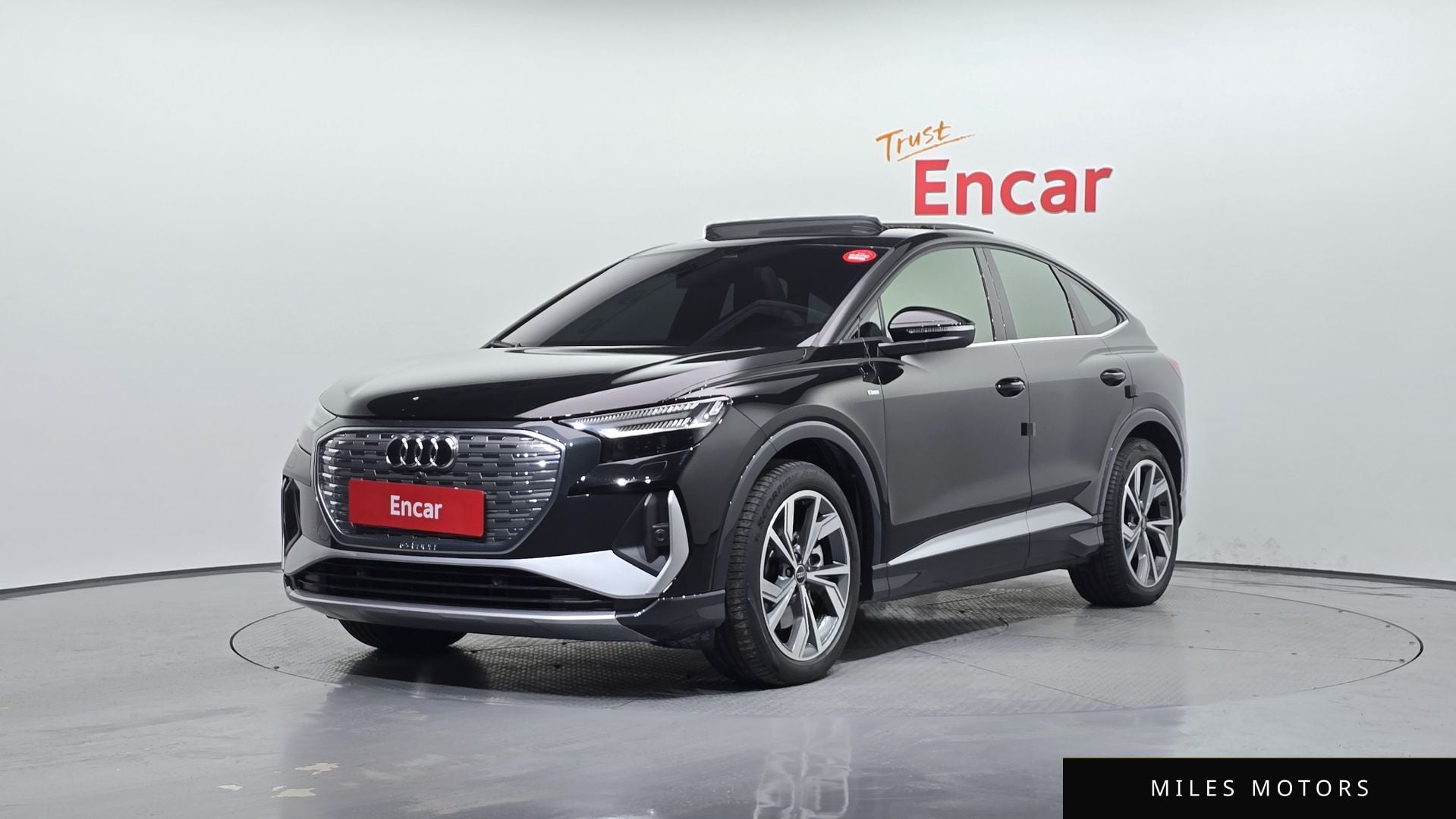 Audi Q4 e-tron 2022 — фото 1 из 12