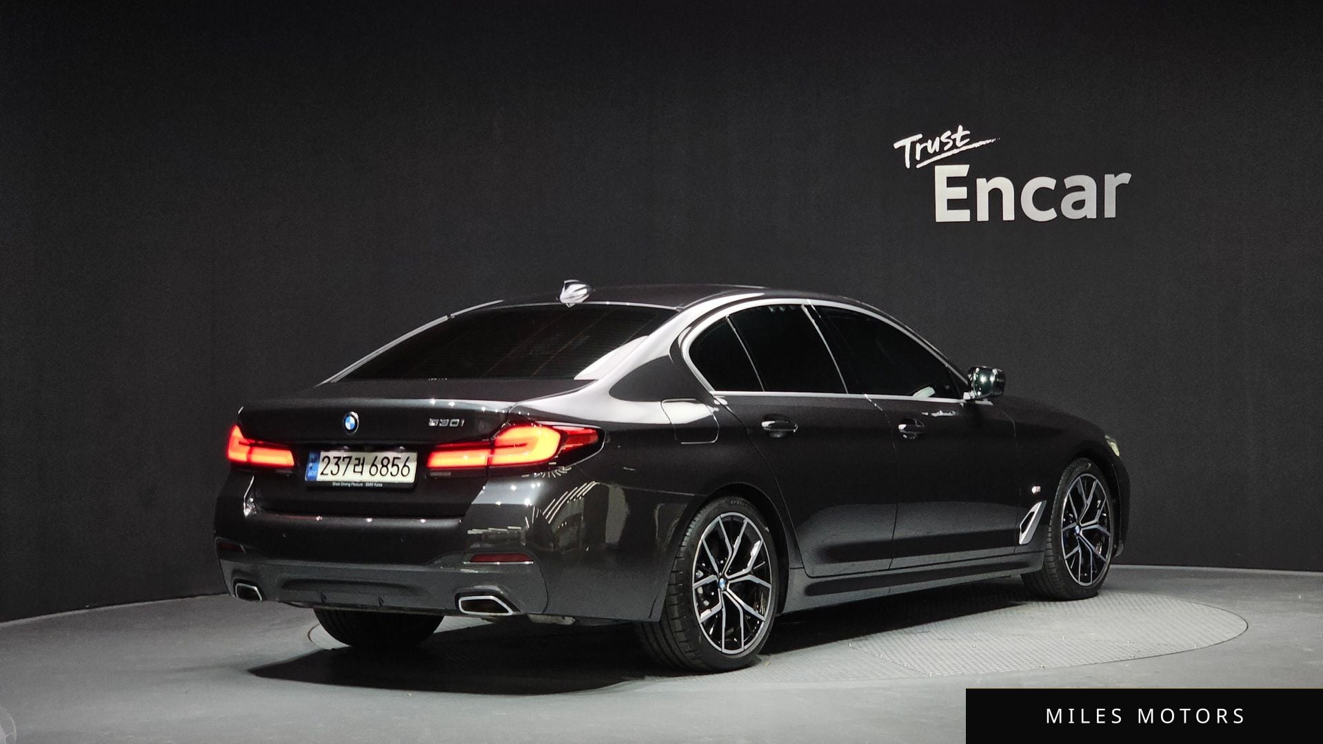 BMW 5 Series (G30) 2021 — миниатюра 2