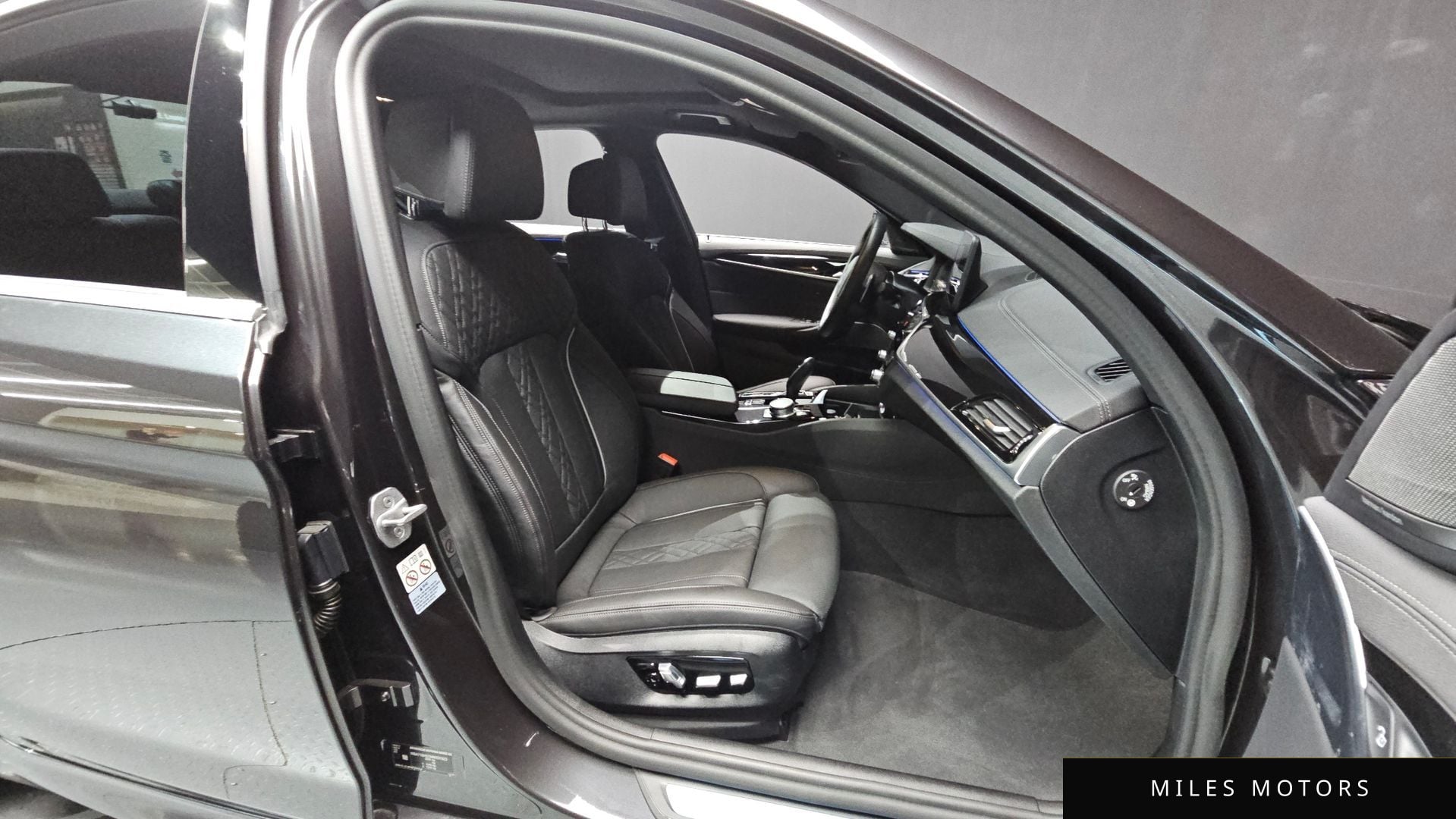 BMW 5 Series (G30) 2021 — миниатюра 11
