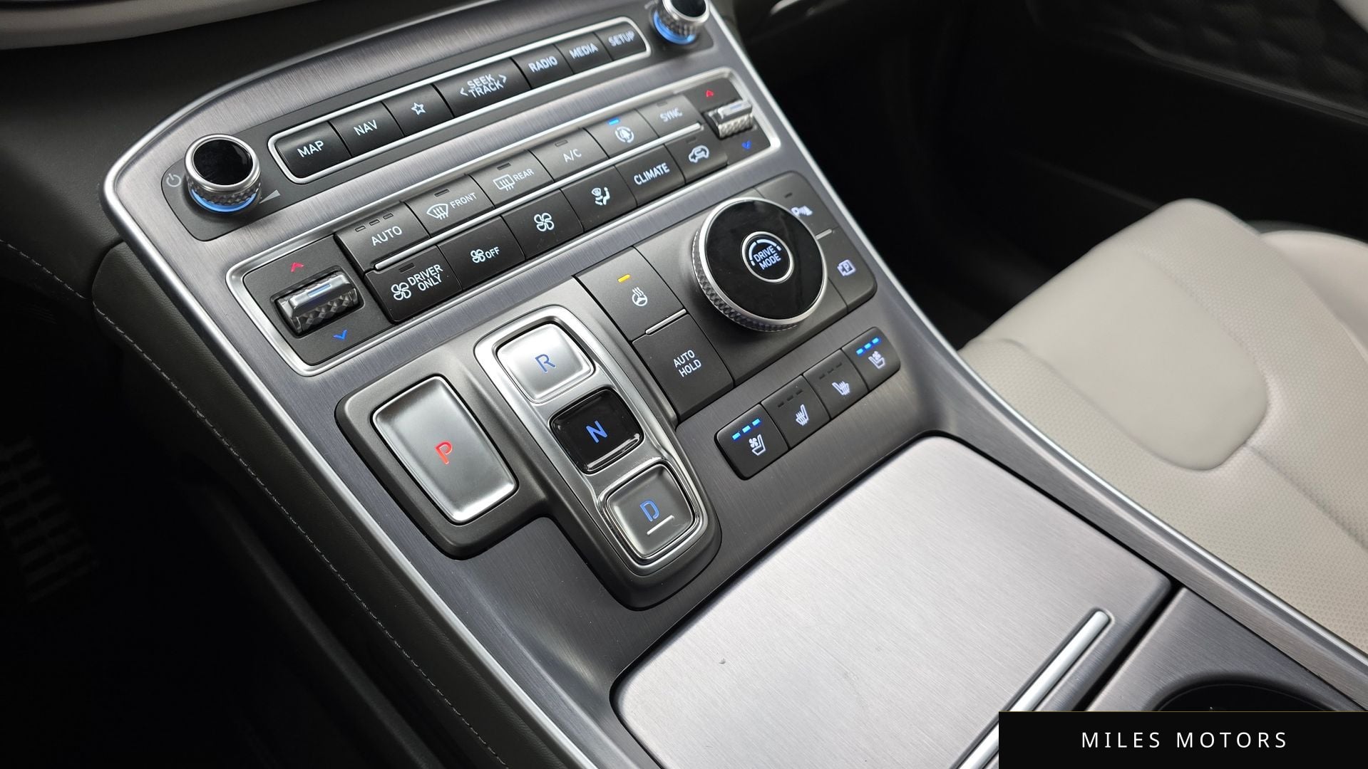 Hyundai Santafe 2022 — миниатюра 9