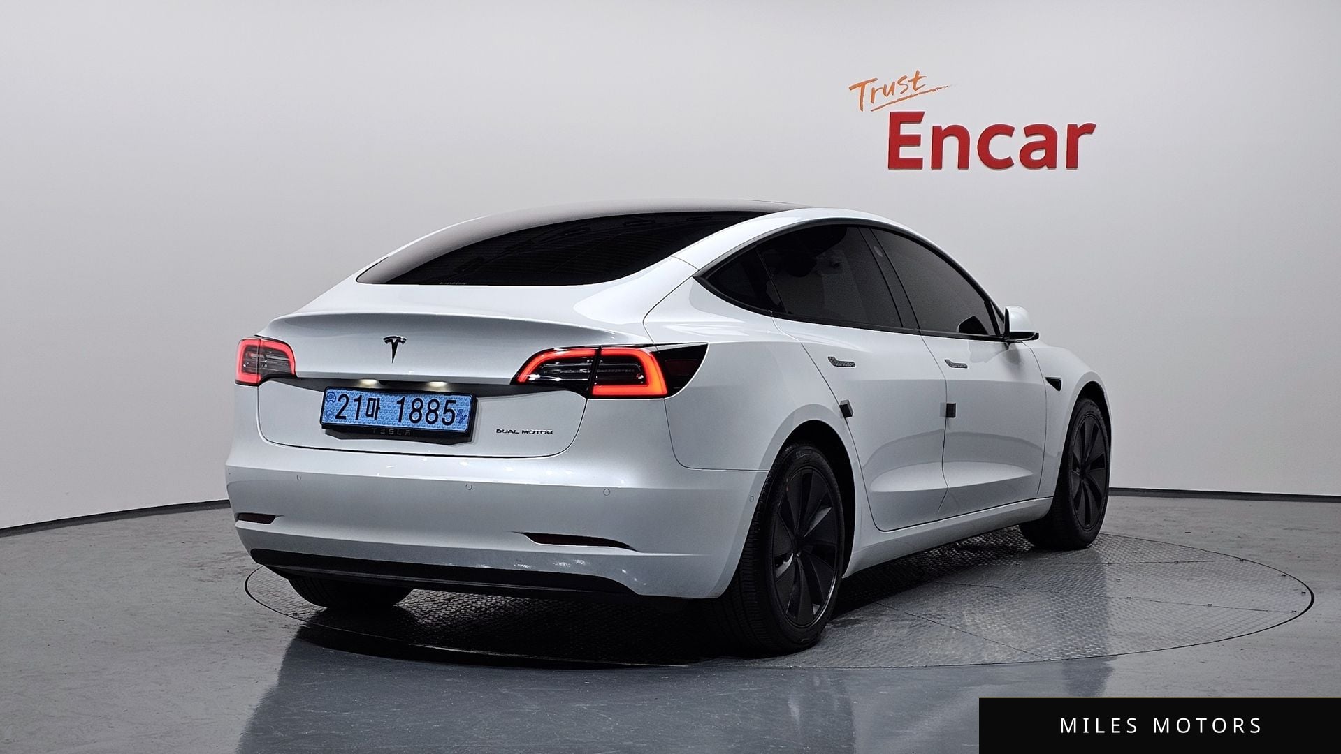 Tesla Model 3 2021 — миниатюра 2