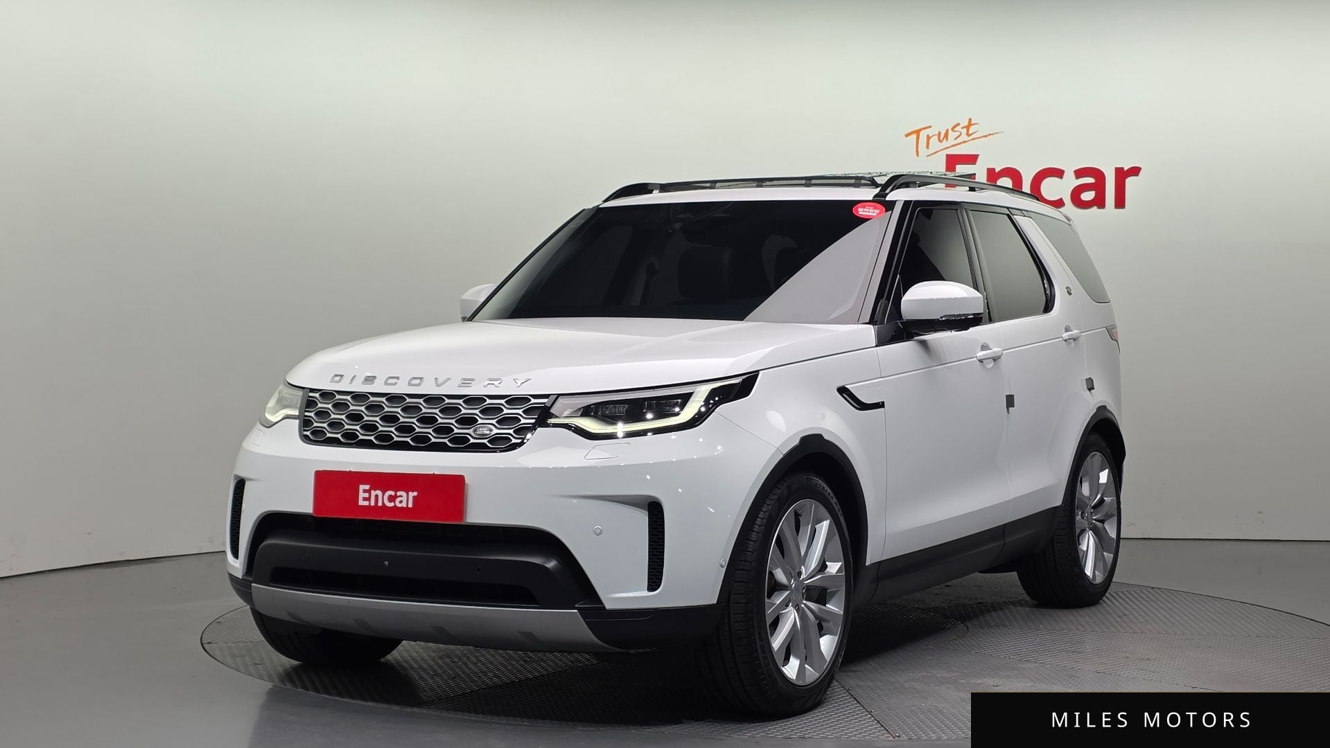 Land Rover Discovery 2023 — фото 1 из 12