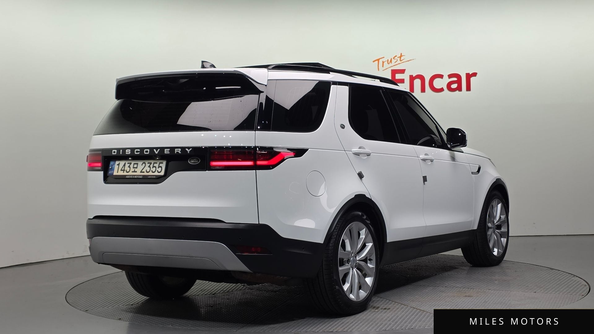 Land Rover Discovery 2023 — миниатюра 2