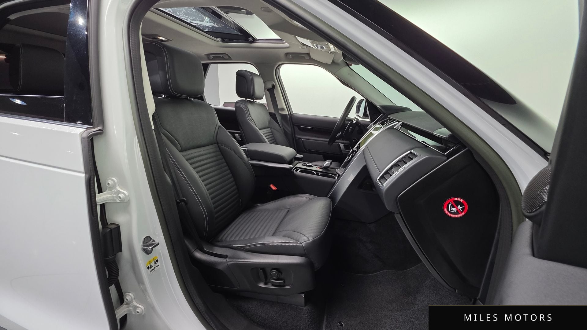 Land Rover Discovery 2023 — миниатюра 10