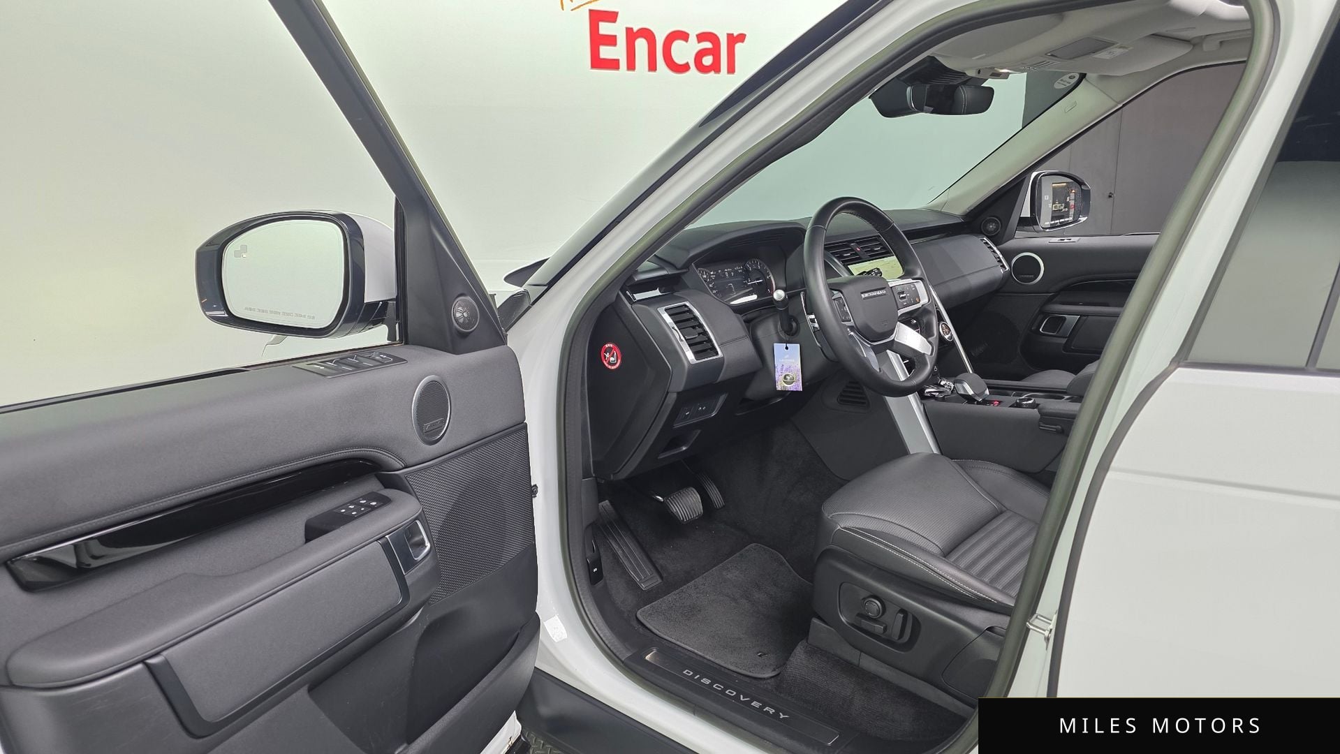 Land Rover Discovery 2023 — миниатюра 12