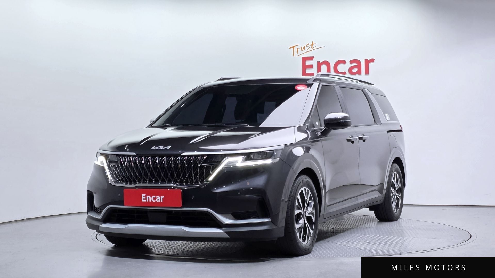 Kia Carnival 2023 — фото 1 из 12