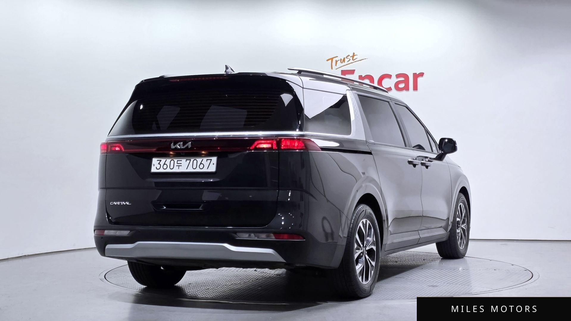 Kia Carnival 2023 — миниатюра 2
