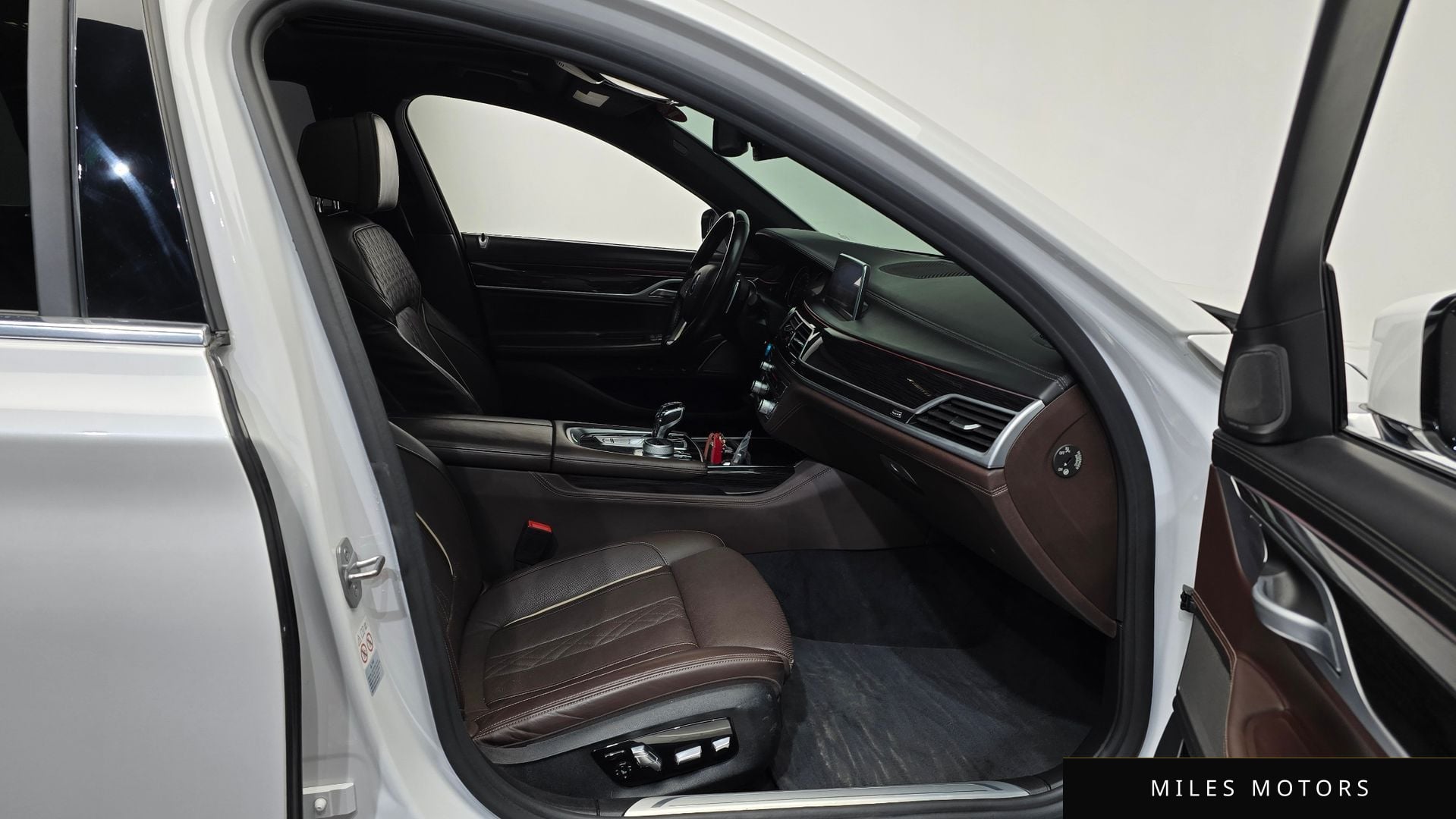 BMW 7 Series (G11) 2019 — миниатюра 11