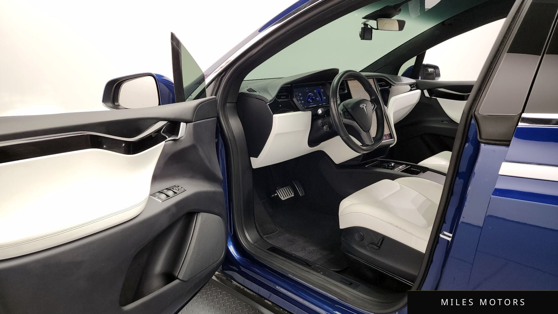 Tesla Model X 2019 — миниатюра 10