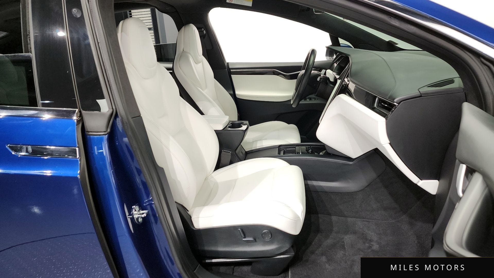 Tesla Model X 2019 — миниатюра 11