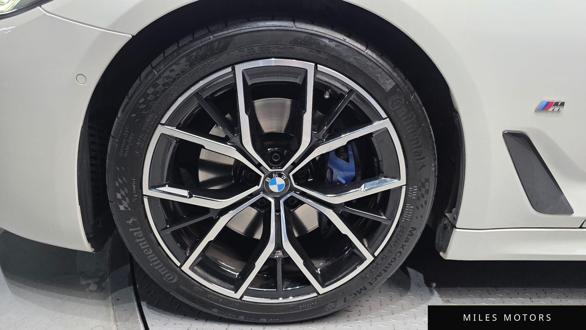 BMW 5 Series (G30) 2022 — миниатюра 5