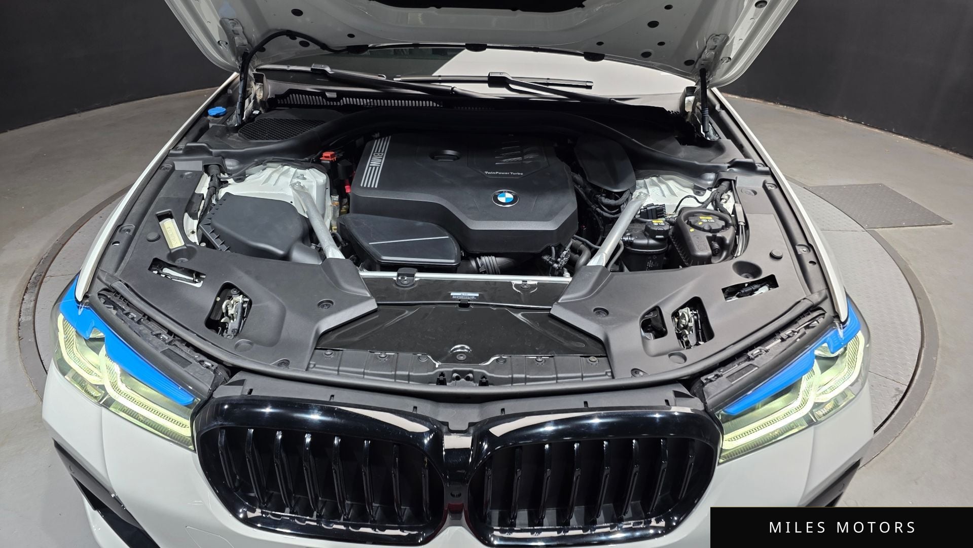 BMW 5 Series (G30) 2022 — миниатюра 6