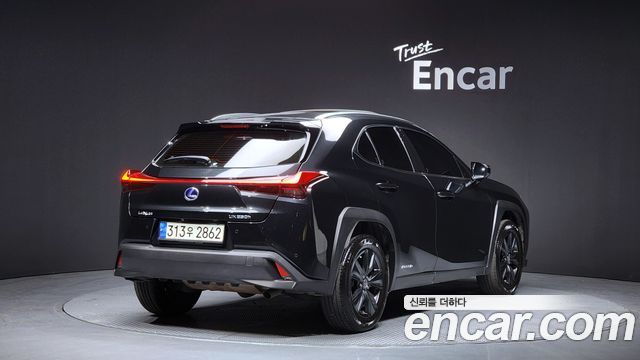 Лексус UX250h 2021 — миниатюра 2