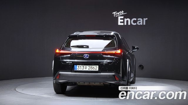 Лексус UX250h 2021 — миниатюра 4