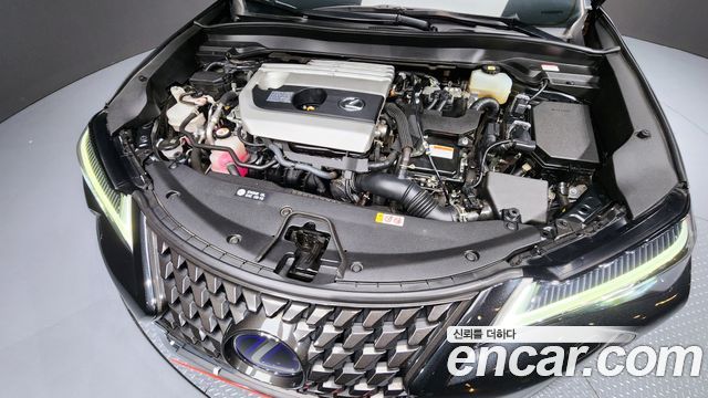 Лексус UX250h 2021 — миниатюра 6