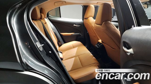 Лексус UX250h 2021 — миниатюра 13