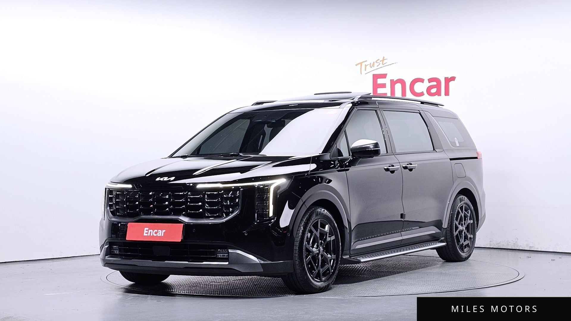 Kia Canival 2024 — фото 1 из 12