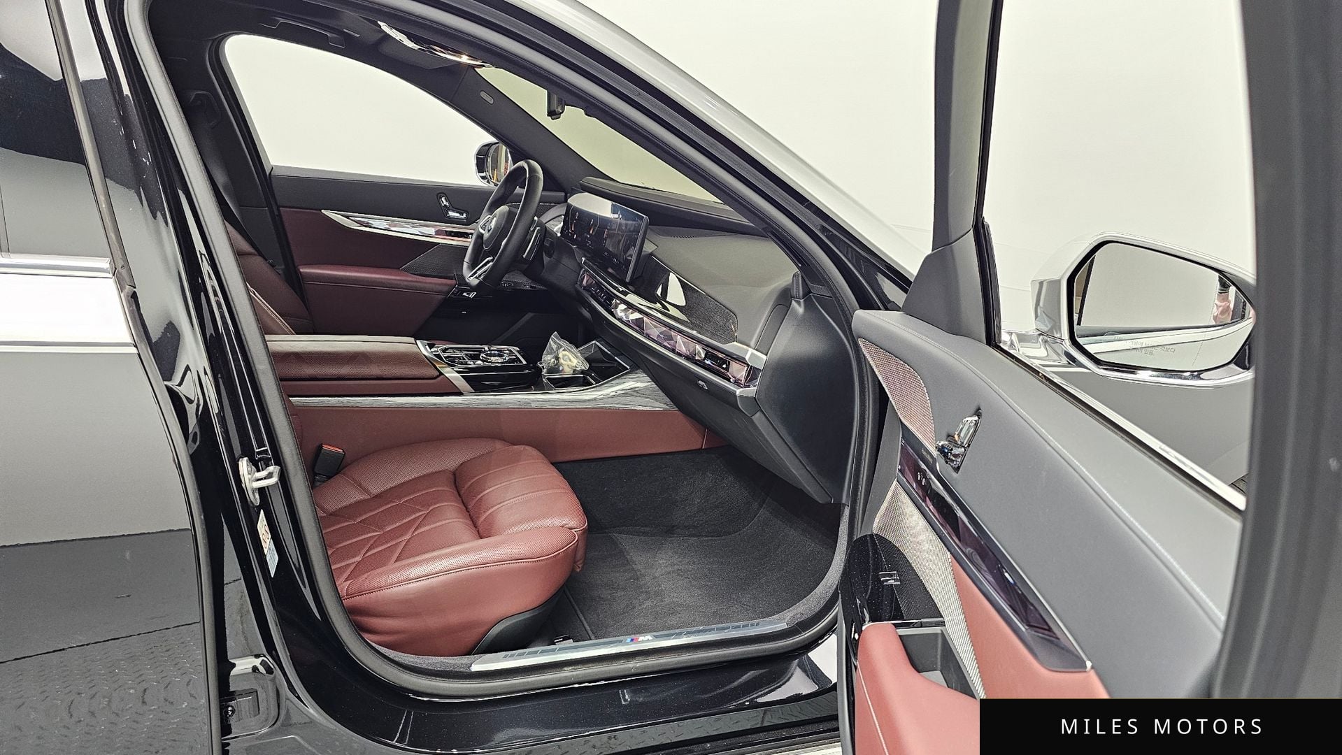 BMW 7 Series (G70) 2024 — миниатюра 10