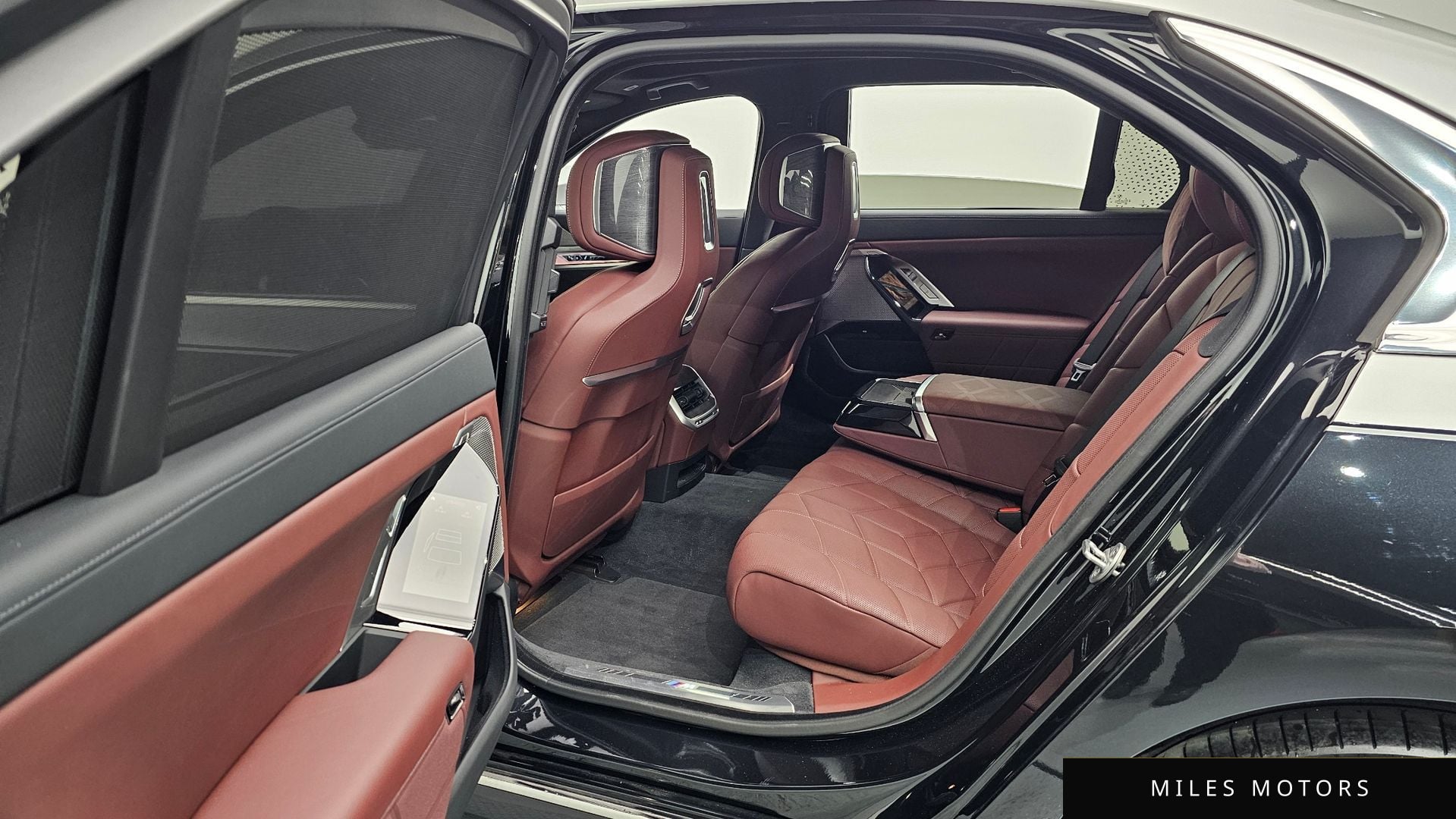 BMW 7 Series (G70) 2024 — миниатюра 12