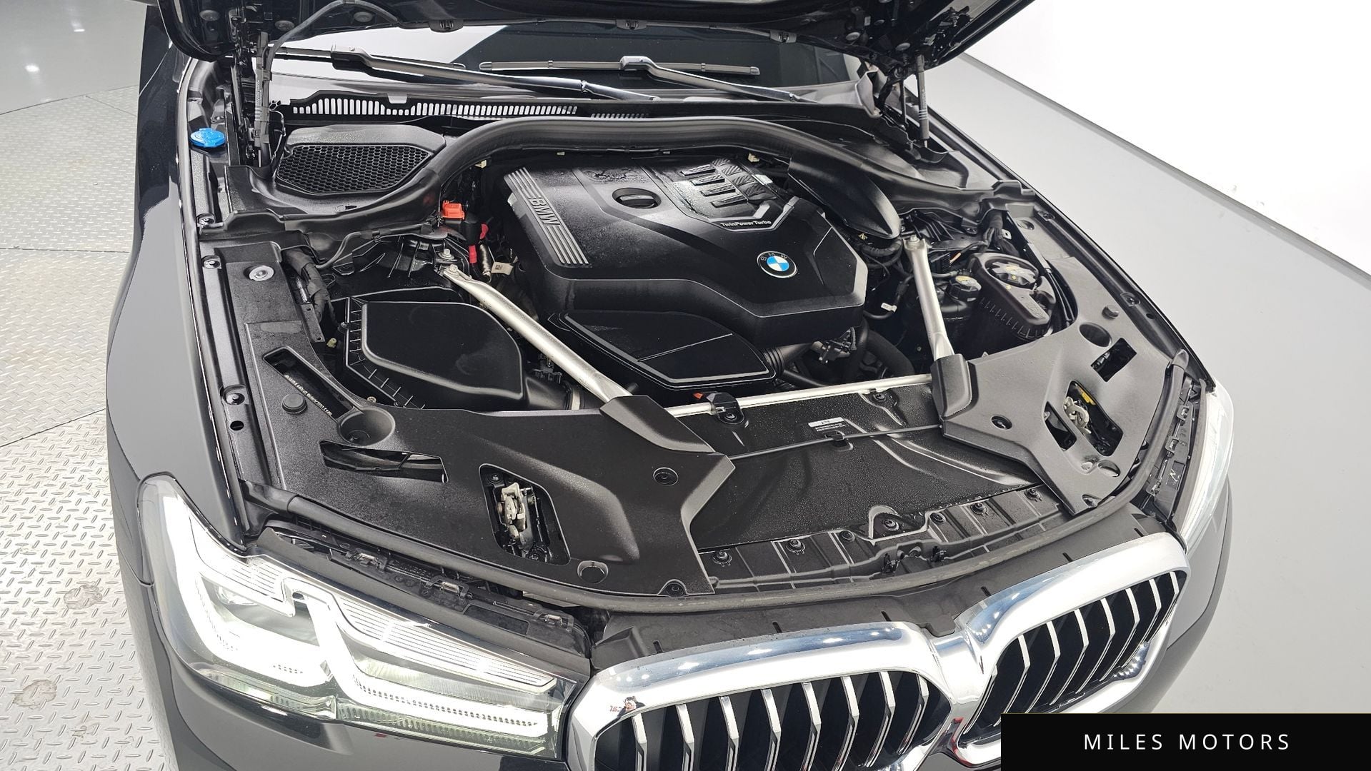 BMW 5 Series (G30) 2022 — миниатюра 6