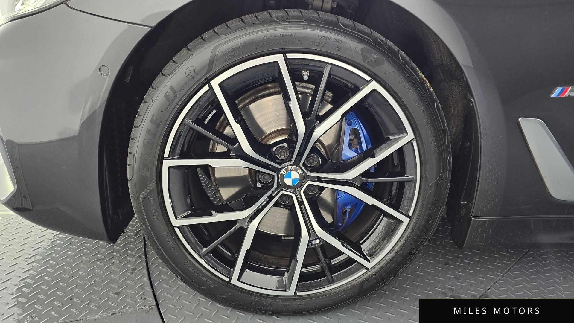 BMW 5 Series (G30) 2022 — миниатюра 5