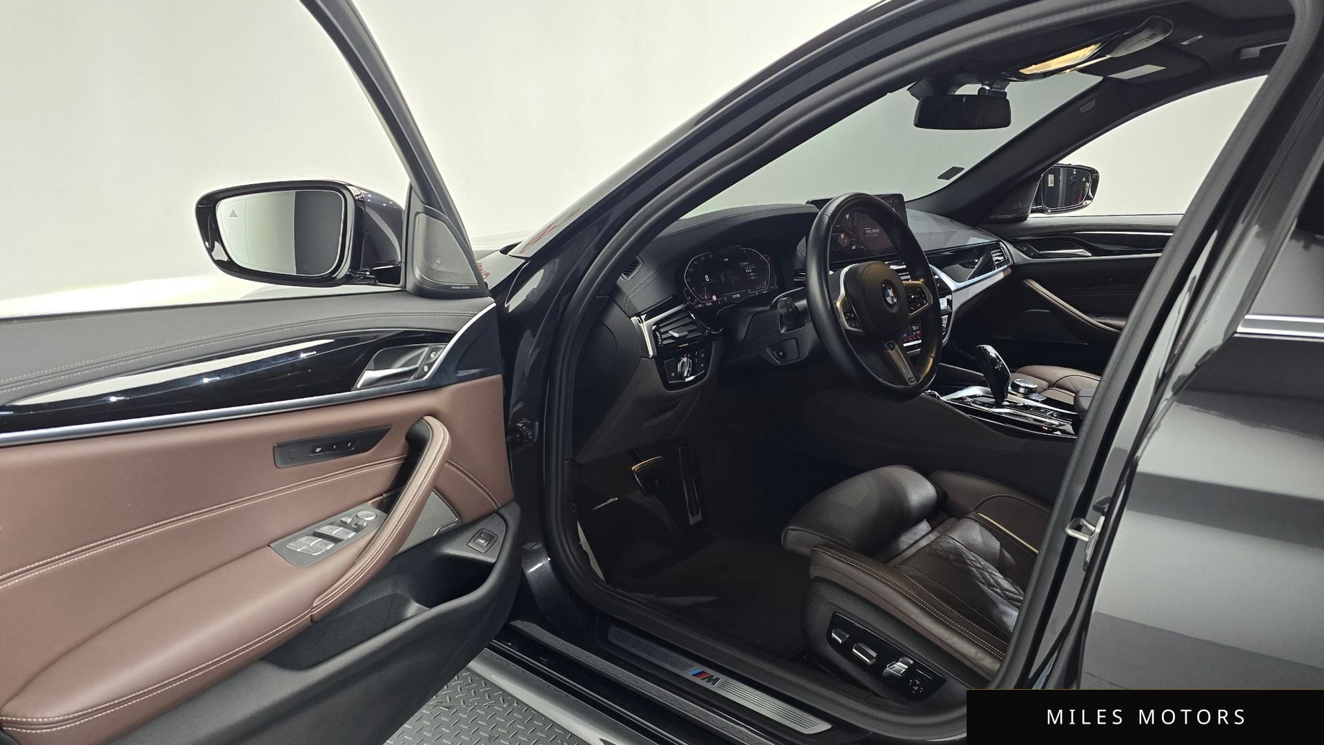 BMW 5 Series (G30) 2022 — миниатюра 10
