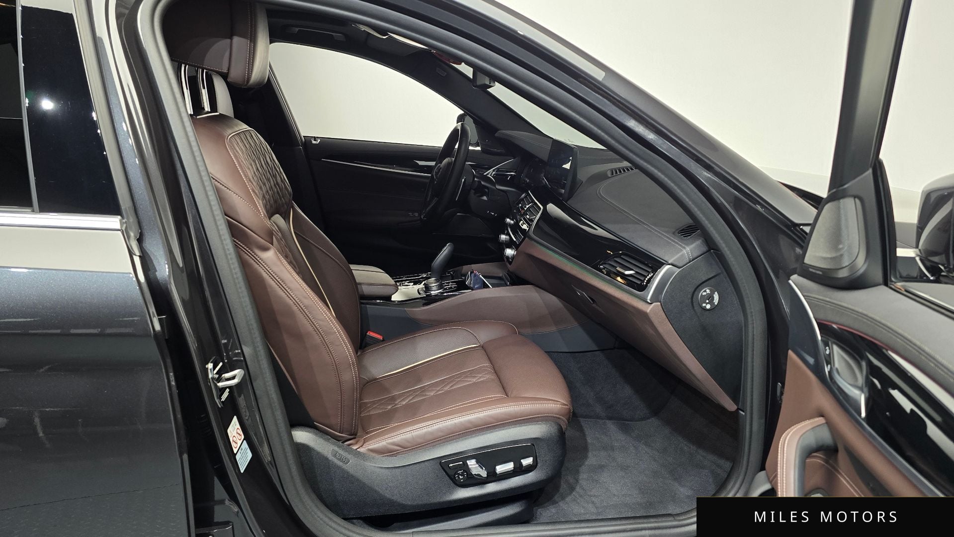 BMW 5 Series (G30) 2022 — миниатюра 11