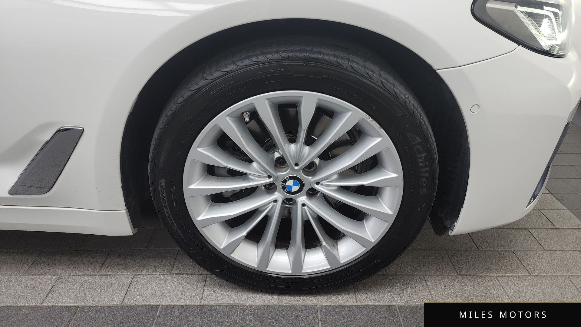BMW 5 Series (G30) 2021 — миниатюра 5