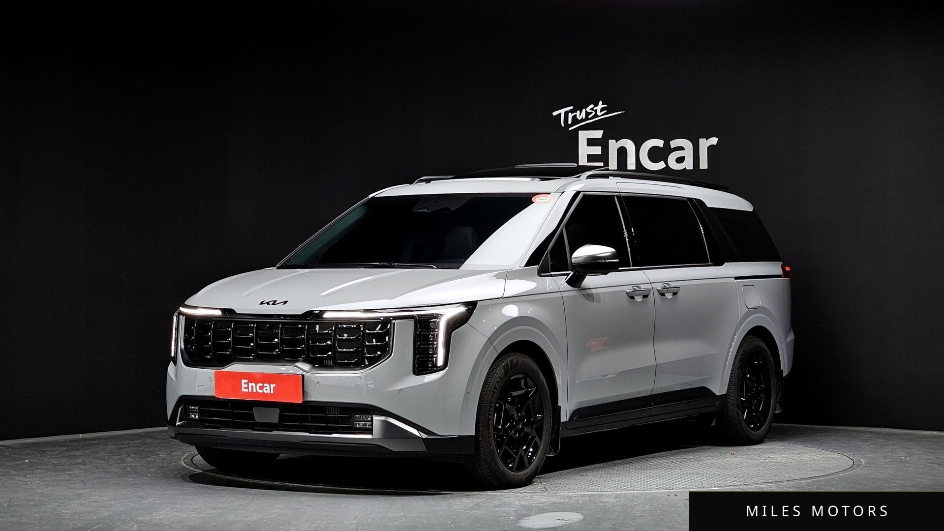 Kia Canival 2025 — фото 1 из 12