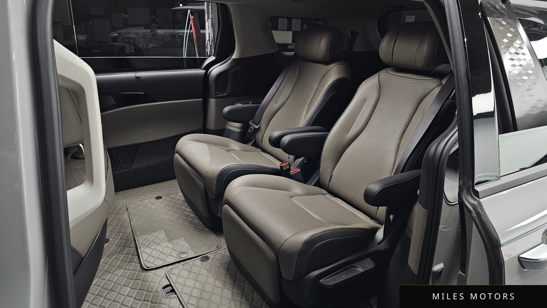 Kia Canival 2025 — миниатюра 12