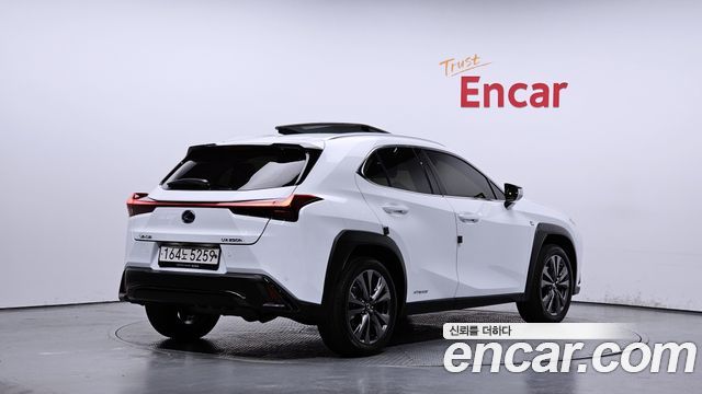 Лексус UX250h 2022 — миниатюра 2