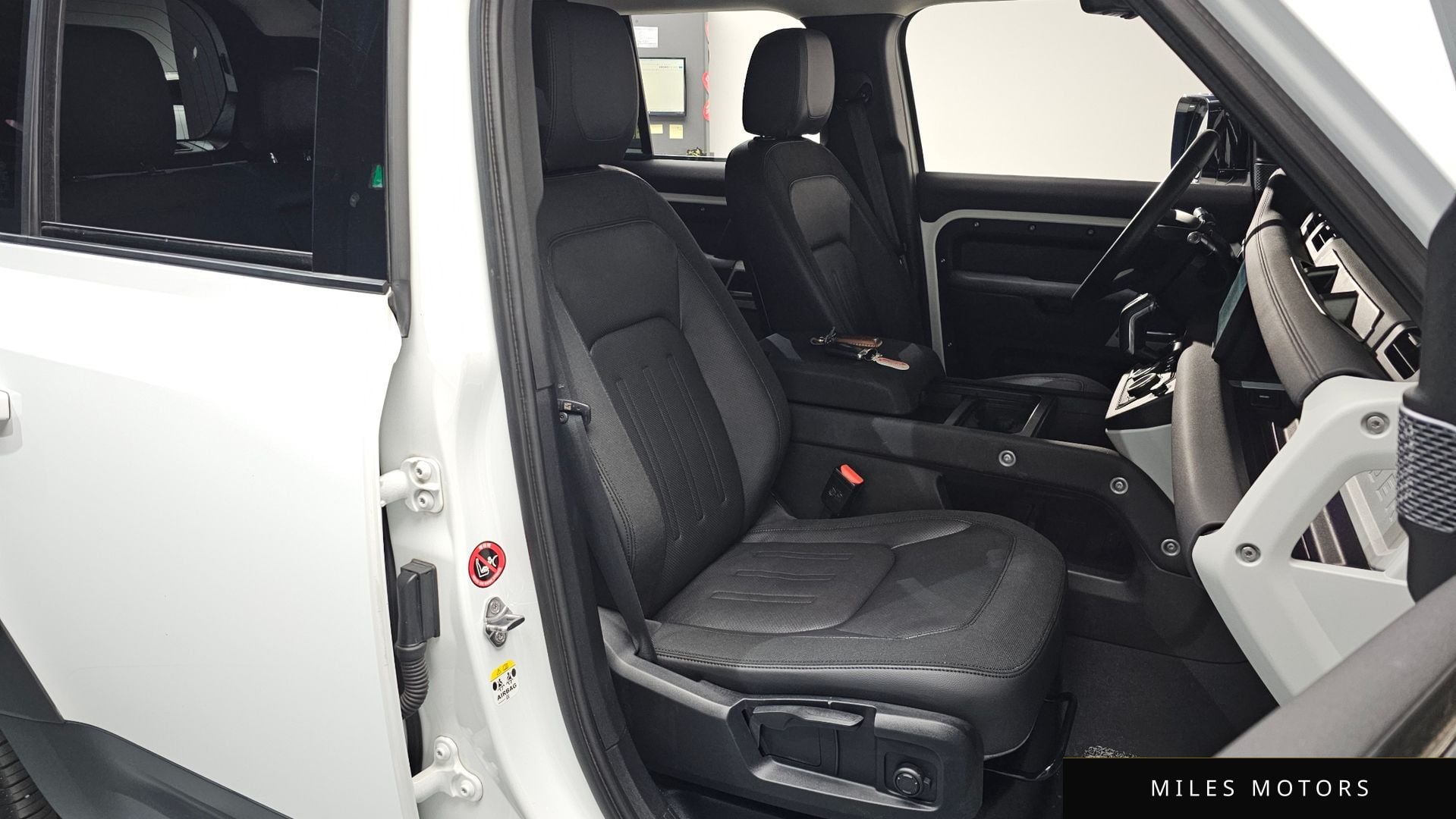 Land Rover Defender 2020 — миниатюра 9