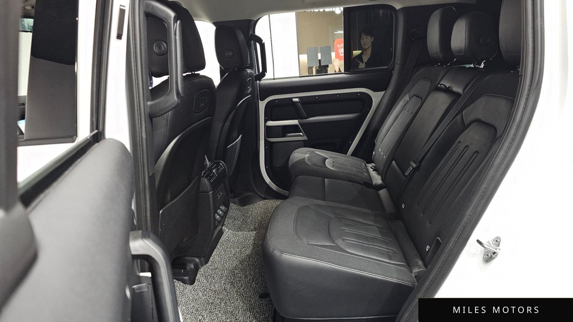 Land Rover Defender 2020 — миниатюра 12