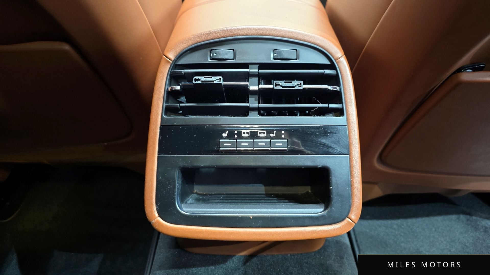 Maserati Quattroporte 2017 — миниатюра 19