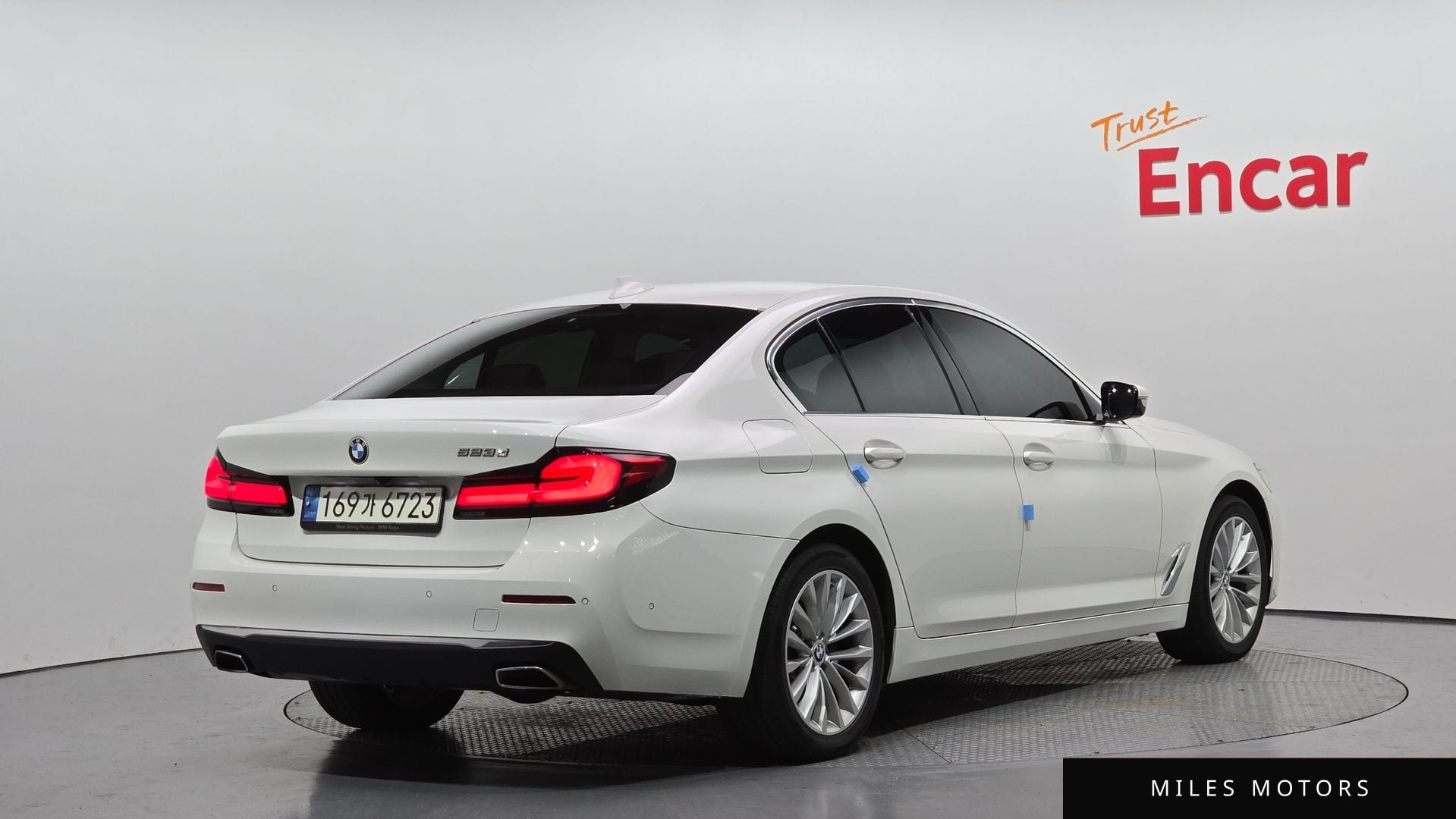 BMW 5 Series (G30) 2021 — миниатюра 2