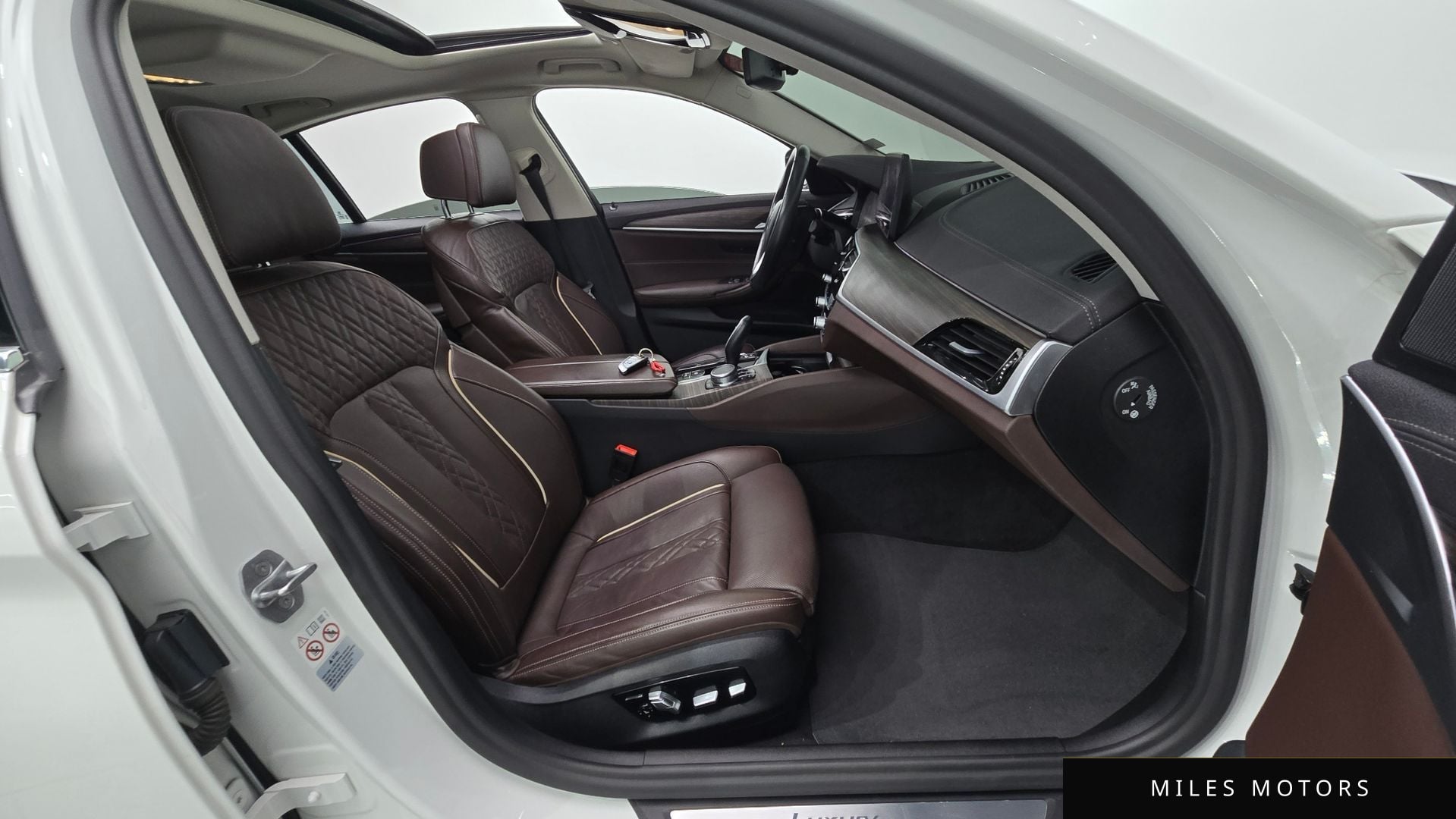 BMW 5 Series (G30) 2021 — миниатюра 11