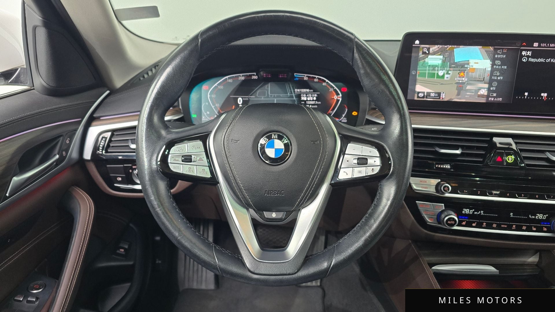 BMW 5 Series (G30) 2021 — миниатюра 13