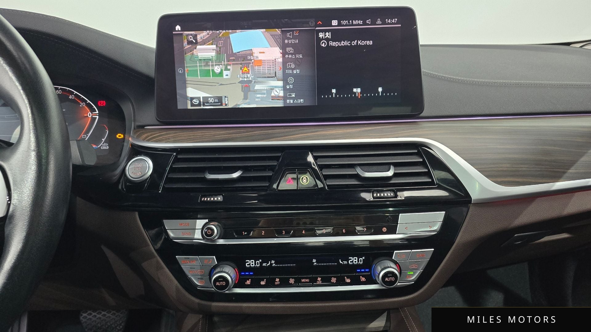 BMW 5 Series (G30) 2021 — миниатюра 14