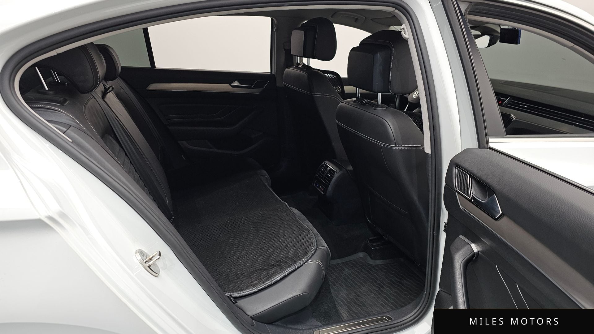 Volkswagen Passat 2021 — миниатюра 12