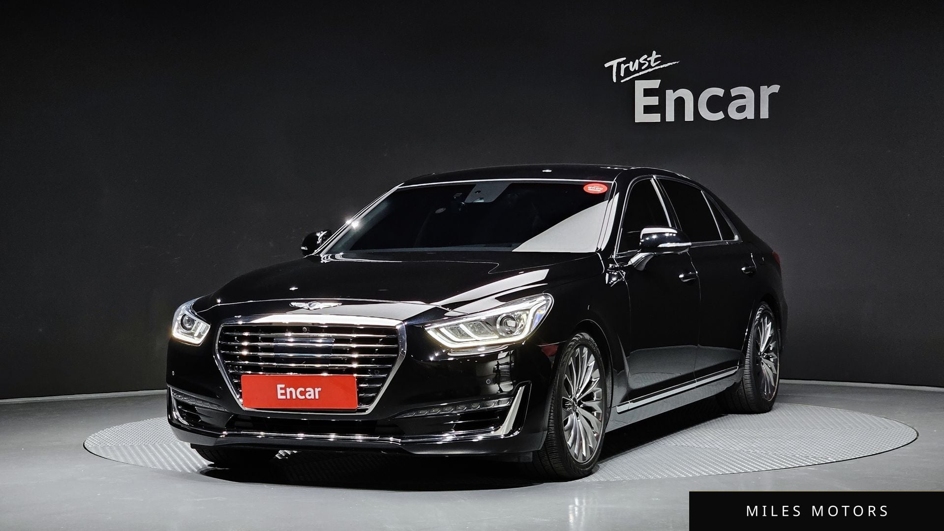 Genesis EQ900 2016 — фото 1 из 12