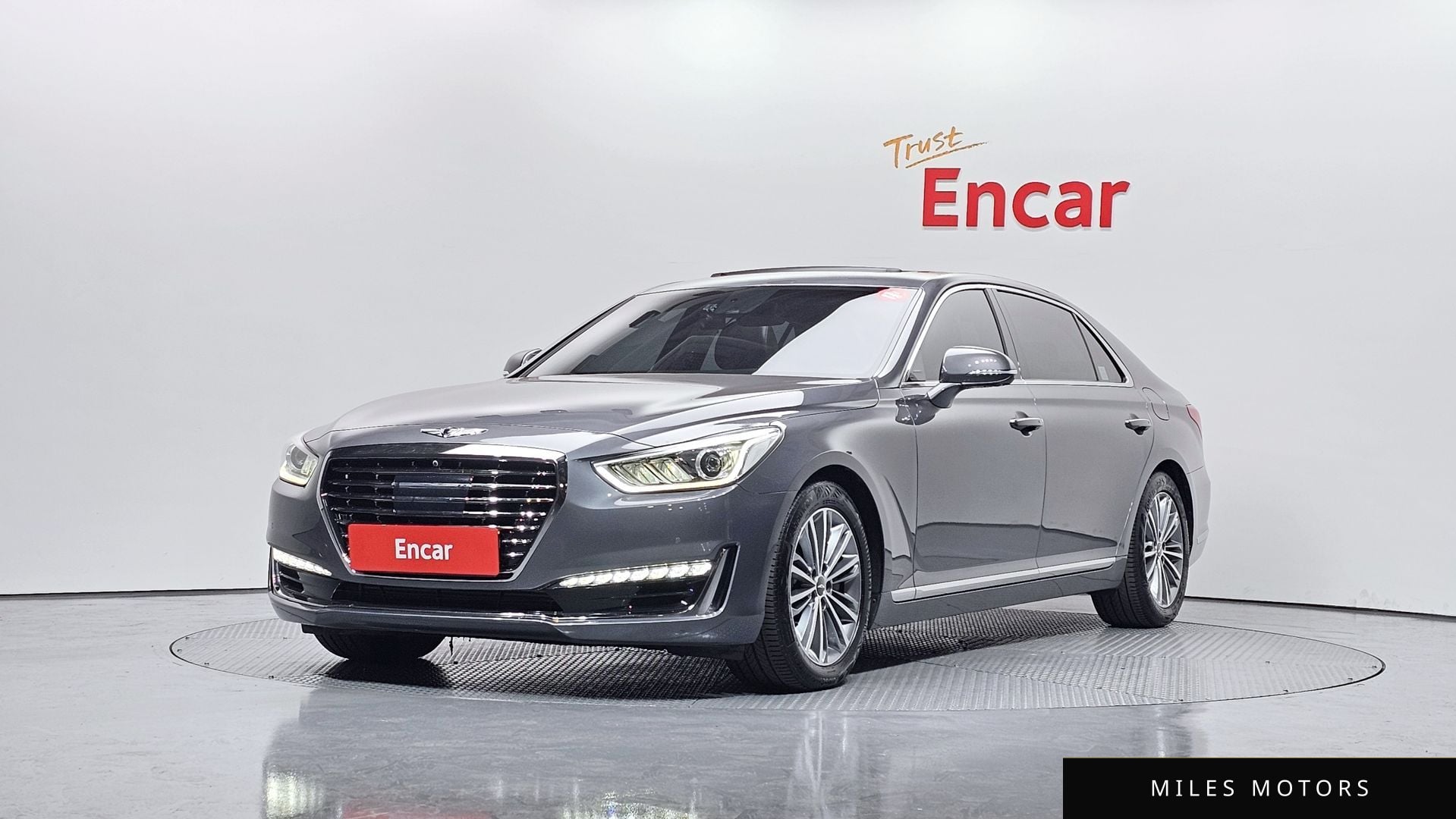 Genesis EQ900 2016 — фото 1 из 12