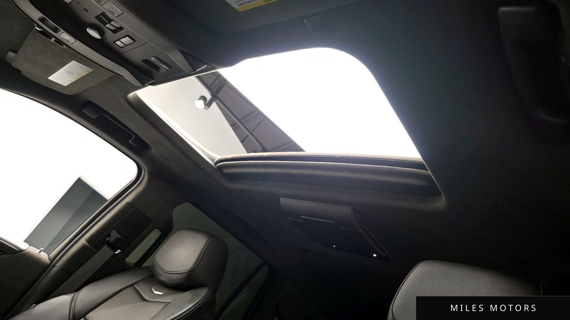 Cadillac Escalade 2020 — миниатюра 17