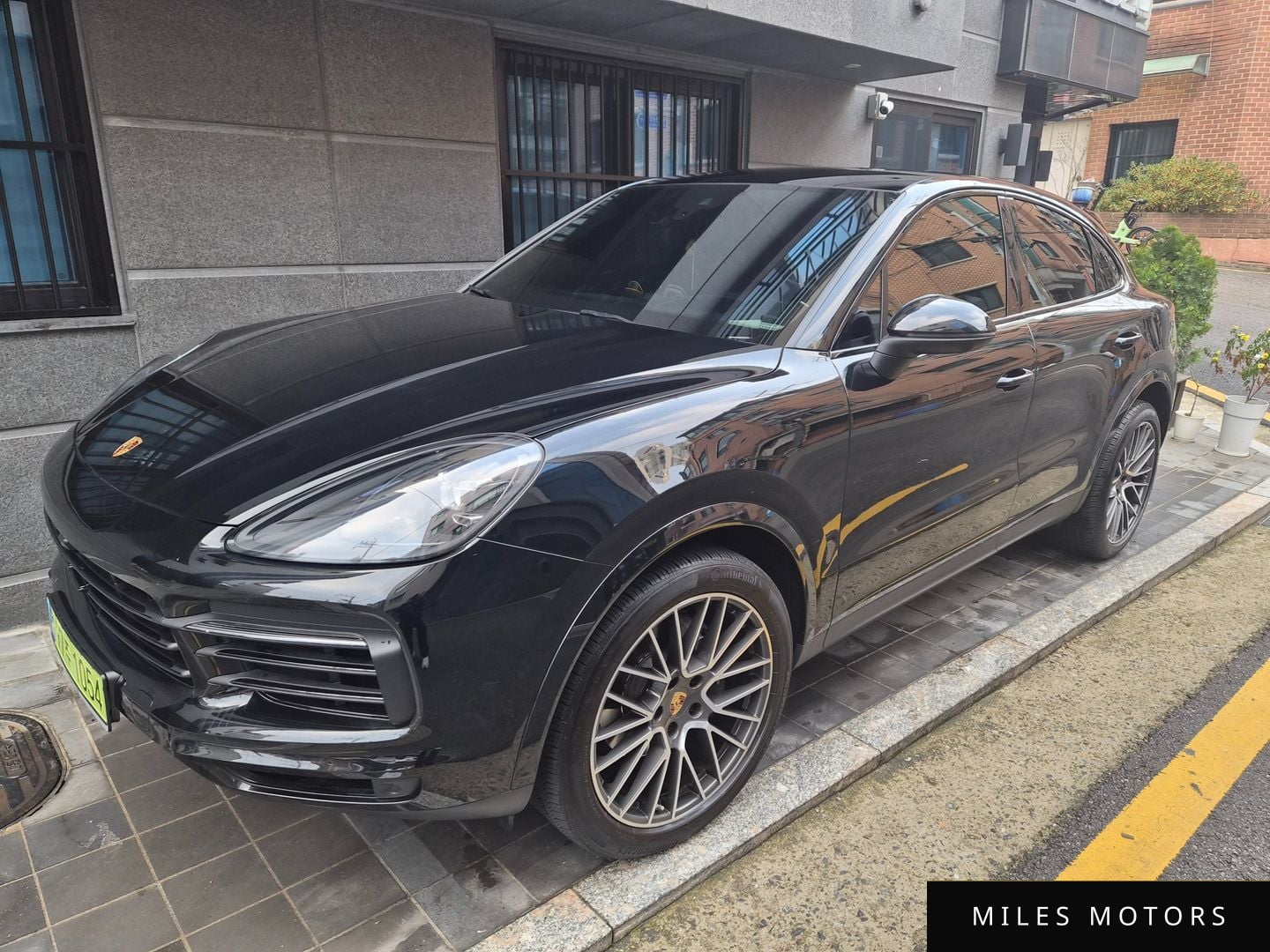 Porsche Cayenne 2023 — миниатюра 3
