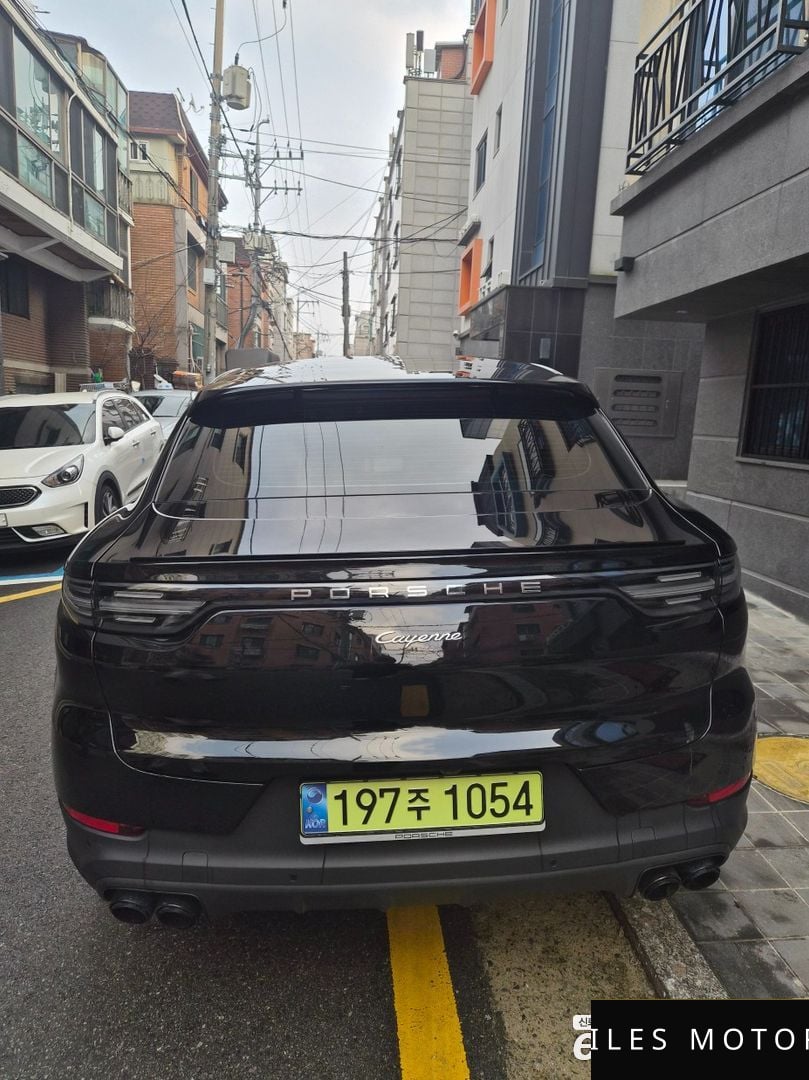 Porsche Cayenne 2023 — миниатюра 8