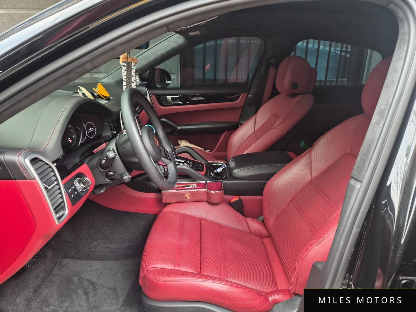 Porsche Cayenne 2023 — миниатюра 9