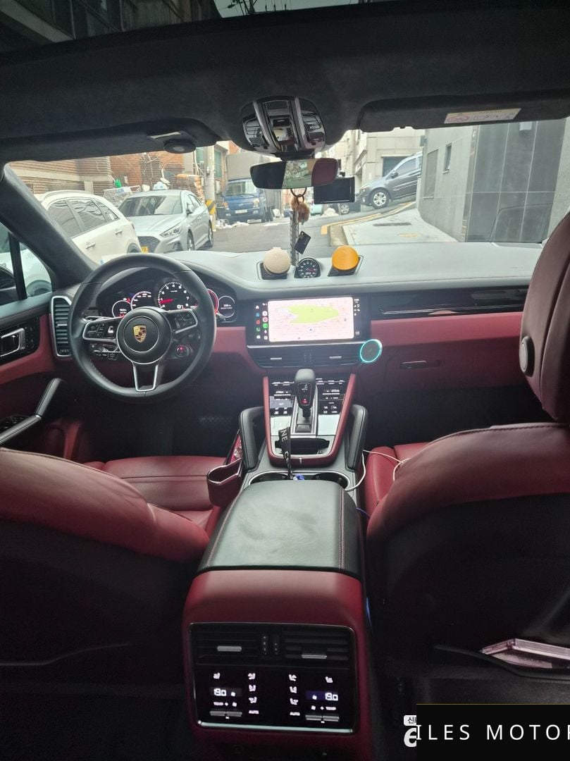 Porsche Cayenne 2023 — миниатюра 11