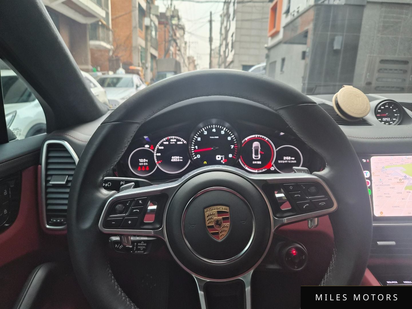 Porsche Cayenne 2023 — миниатюра 12