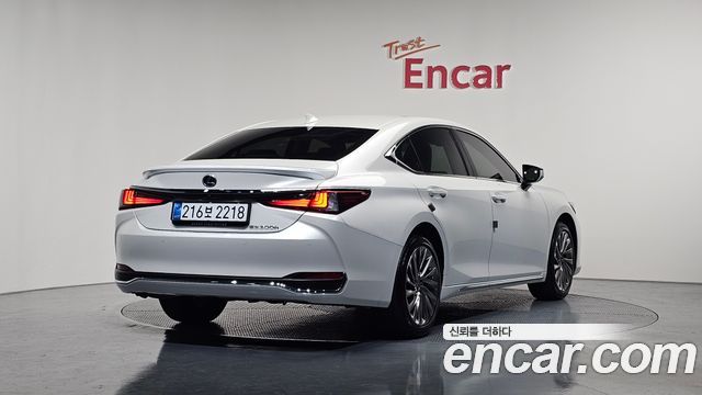 Лексус ES300h 2026 — миниатюра 2